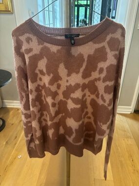 Jessica Simpson sweater